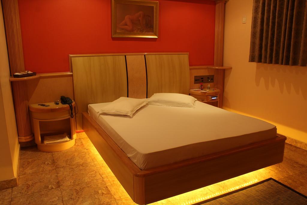 קריסיומה Xenon Motel (Adults Only) מראה חיצוני תמונה